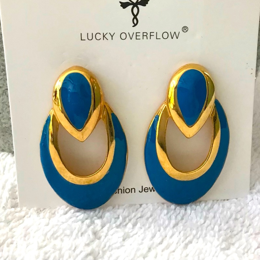 Lucky Overflow Stud Earrings